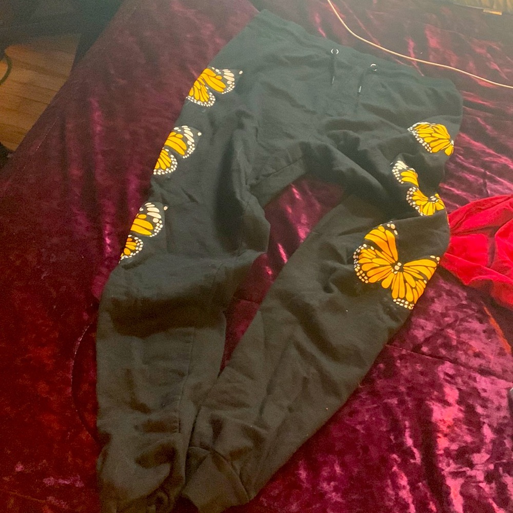 It’s not really a brand it is black with butterflies on the sides